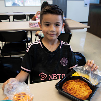 Aug2026 SliderBase 328×328 01 A young boy is about to eat a healthy lunch.